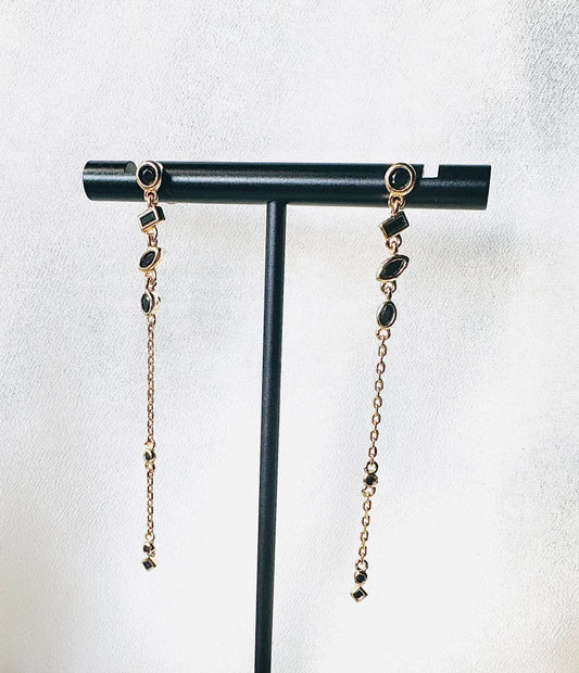 עגילי אלין ( זירקון שחור)- זהב 2 מיקרון